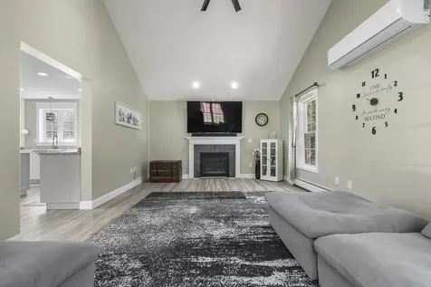 10 Ann Logan Circle Raymond NH 03077