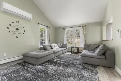 10 Ann Logan Circle Raymond NH 03077