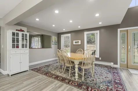 10 Ann Logan Circle Raymond NH 03077