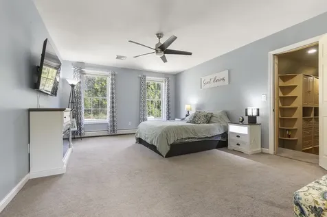 10 Ann Logan Circle Raymond NH 03077