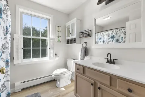 10 Ann Logan Circle Raymond NH 03077