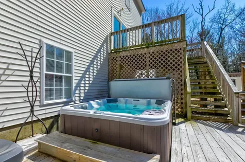 10 Ann Logan Circle Raymond NH 03077