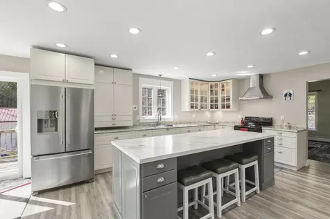 10 Ann Logan Circle Raymond NH 03077