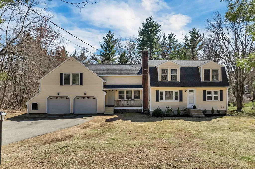 44 High Street Stratham NH 03885