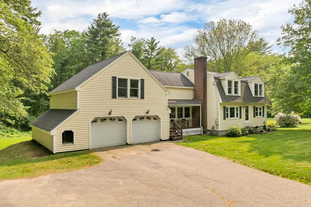 44 High Street Stratham NH 03885