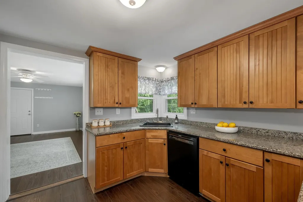 44 High Street Stratham NH 03885