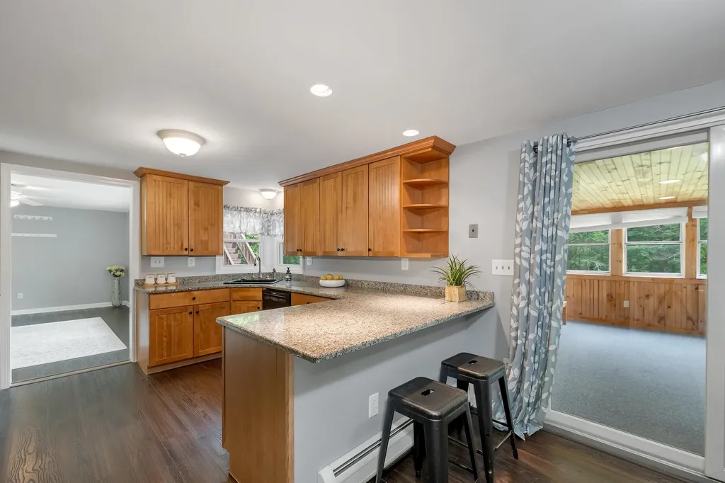 44 High Street Stratham NH 03885