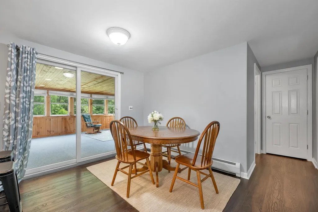 44 High Street Stratham NH 03885