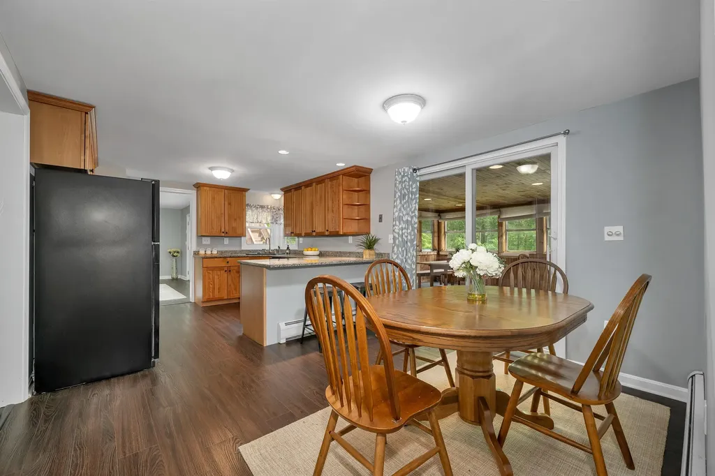 44 High Street Stratham NH 03885