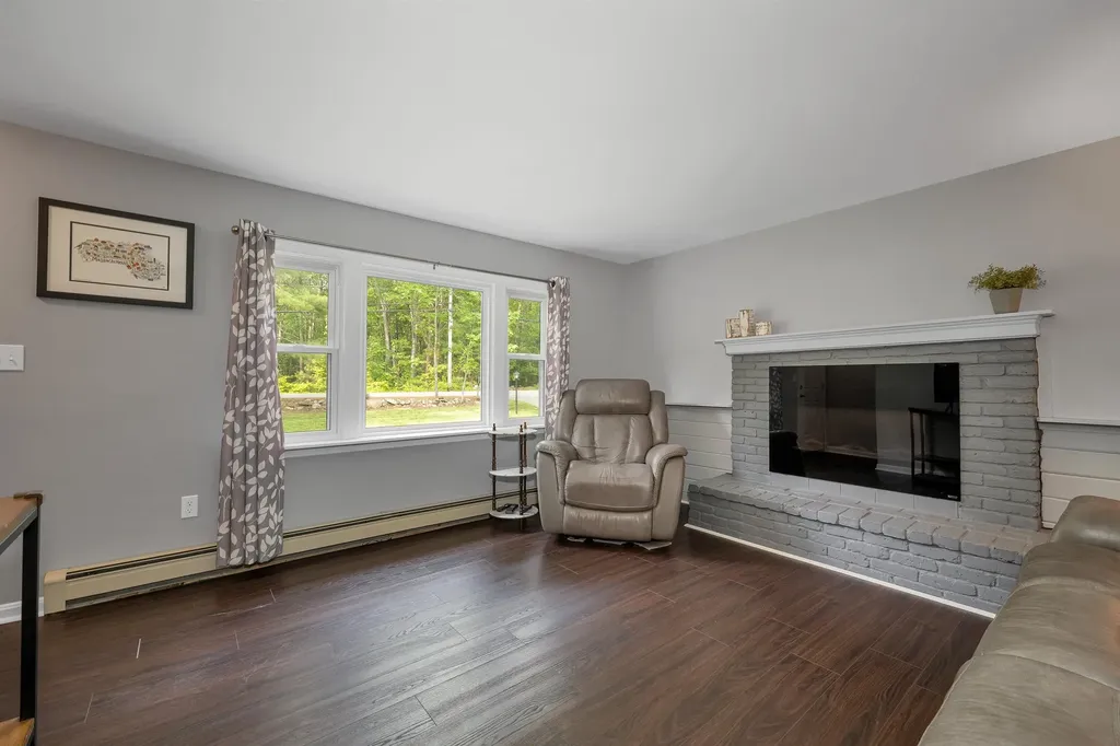 44 High Street Stratham NH 03885