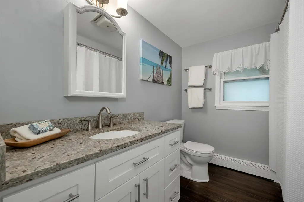 44 High Street Stratham NH 03885