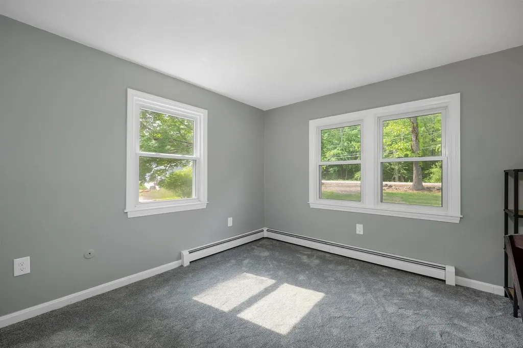 44 High Street Stratham NH 03885