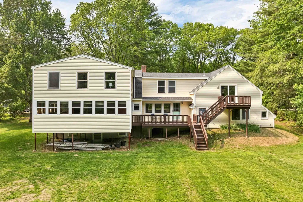 44 High Street Stratham NH 03885