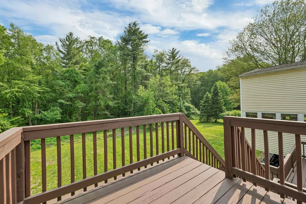 44 High Street Stratham NH 03885