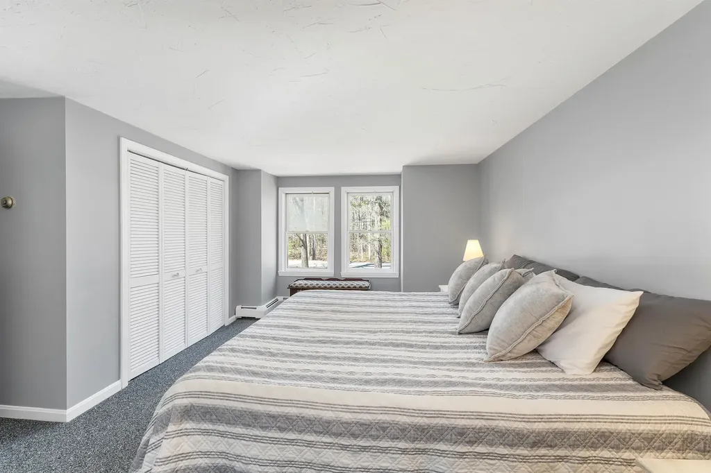 44 High Street Stratham NH 03885