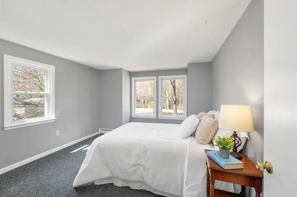 44 High Street Stratham NH 03885