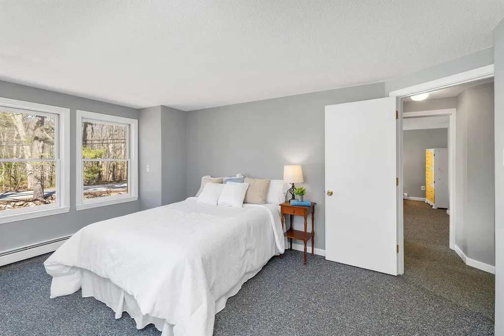 44 High Street Stratham NH 03885