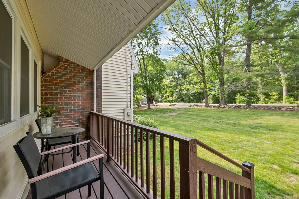 44 High Street Stratham NH 03885