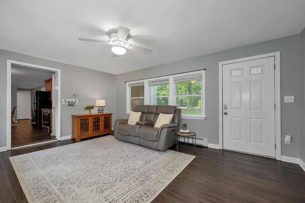 44 High Street Stratham NH 03885