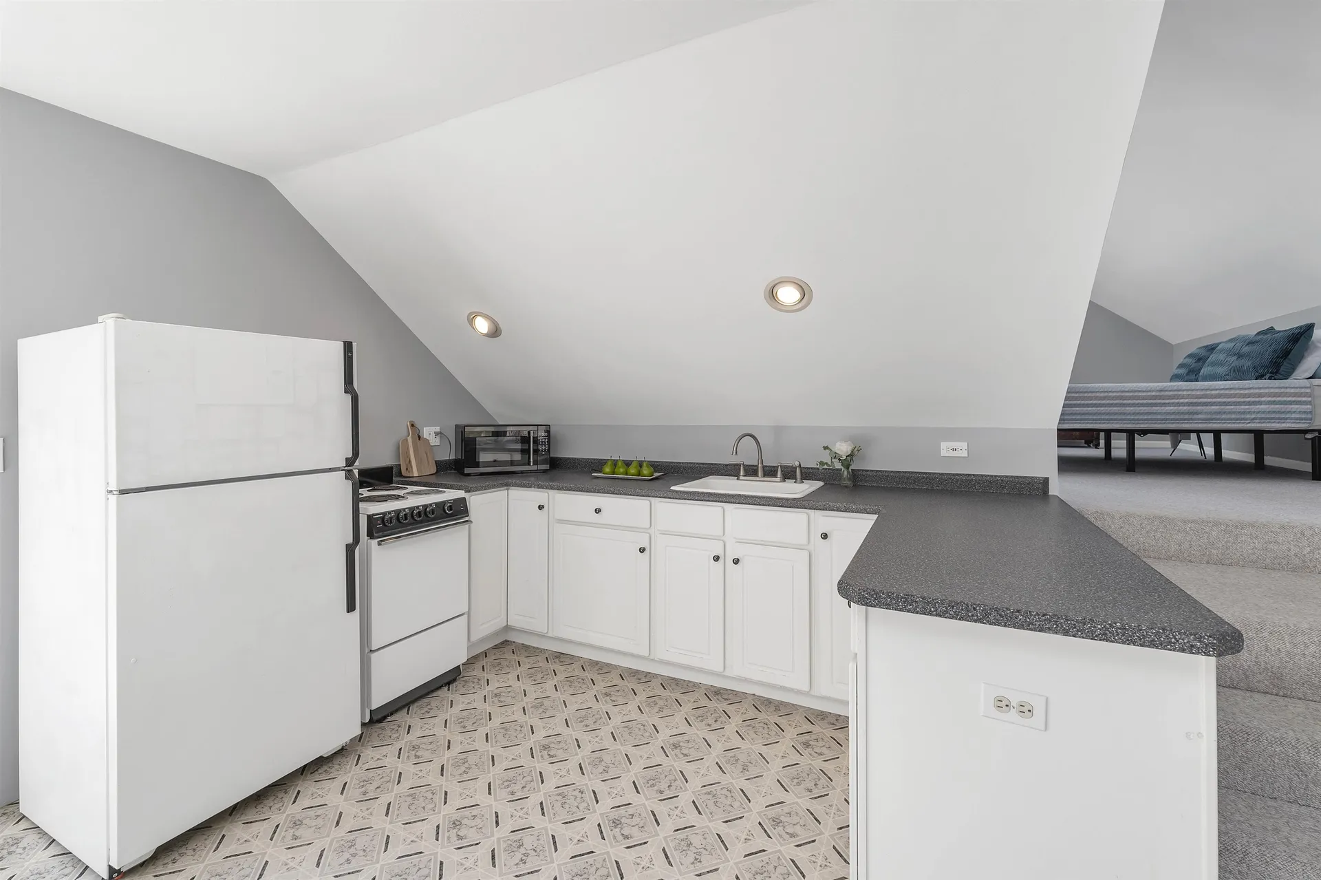 44 High Street Stratham NH 03885