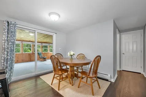 44 High Street Stratham NH 03885