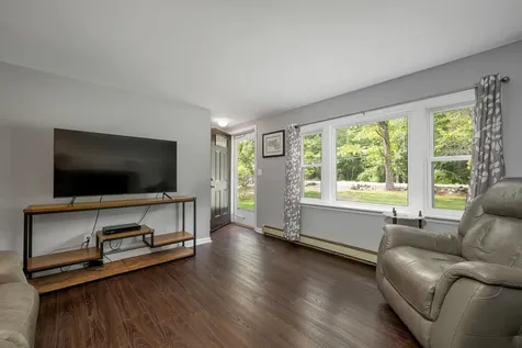 44 High Street Stratham NH 03885