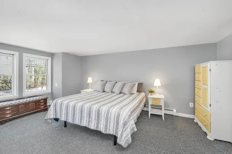 44 High Street Stratham NH 03885