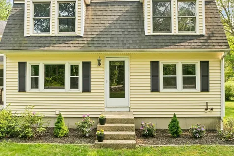 44 High Street Stratham NH 03885