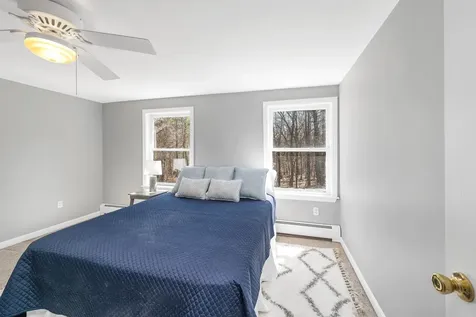 44 High Street Stratham NH 03885