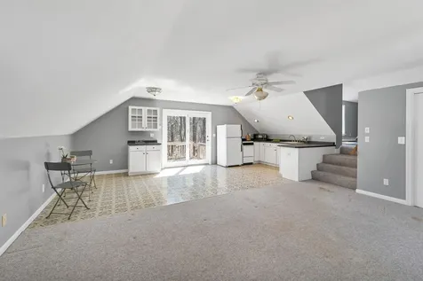 44 High Street Stratham NH 03885