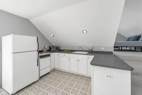 44 High Street Stratham NH 03885