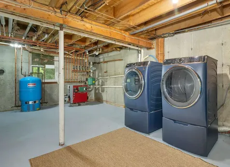 44 High Street Stratham NH 03885