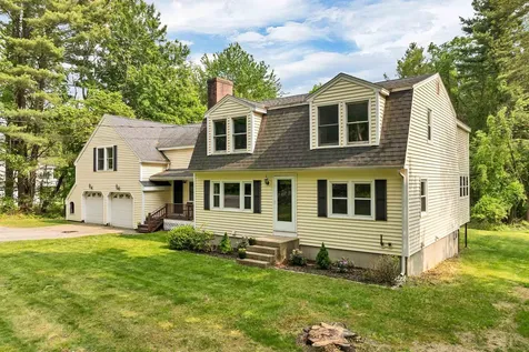 44 High Street Stratham NH 03885