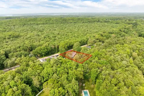 44 High Street Stratham NH 03885