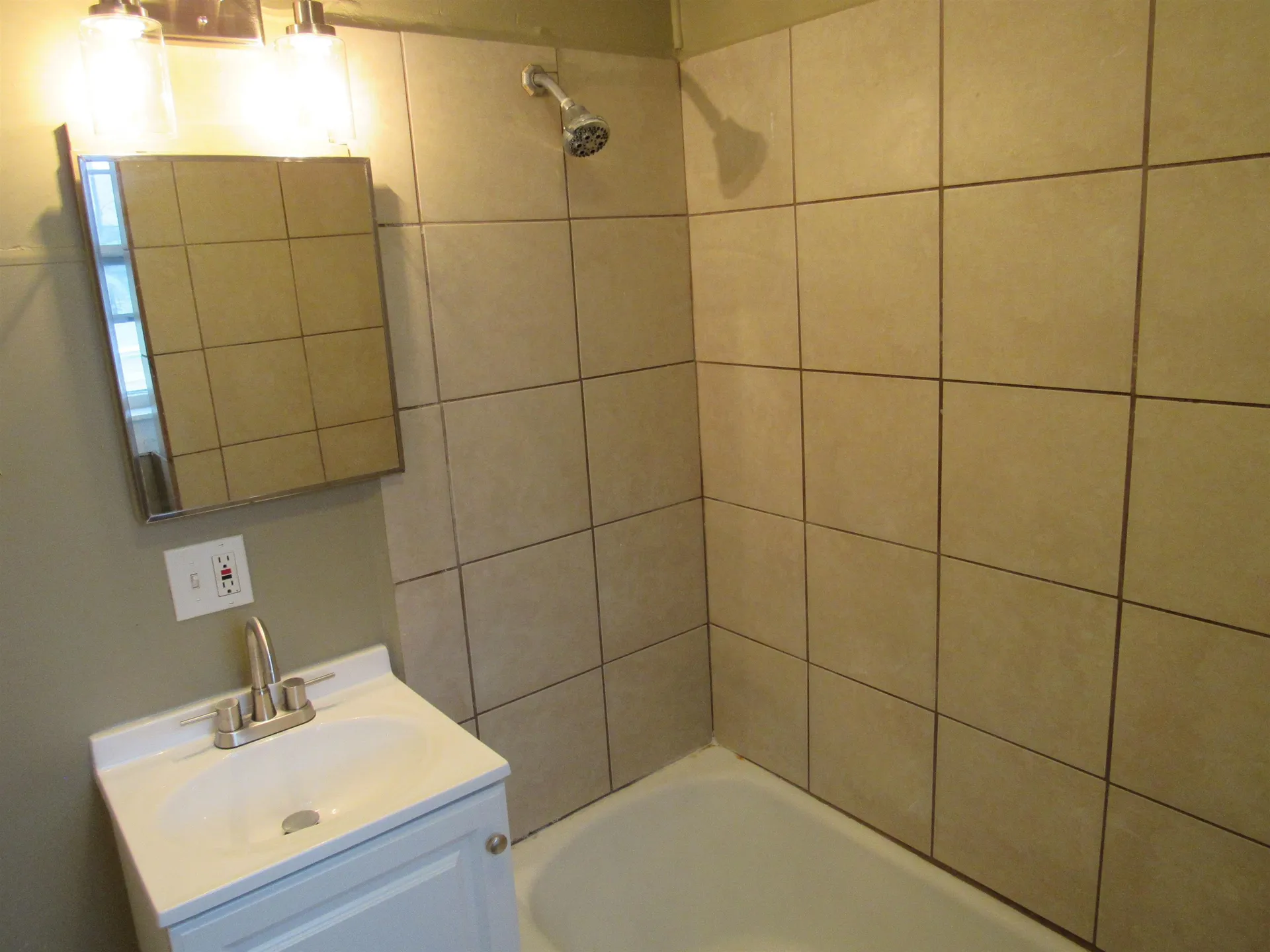 247 Spruce Street Manchester NH 03103