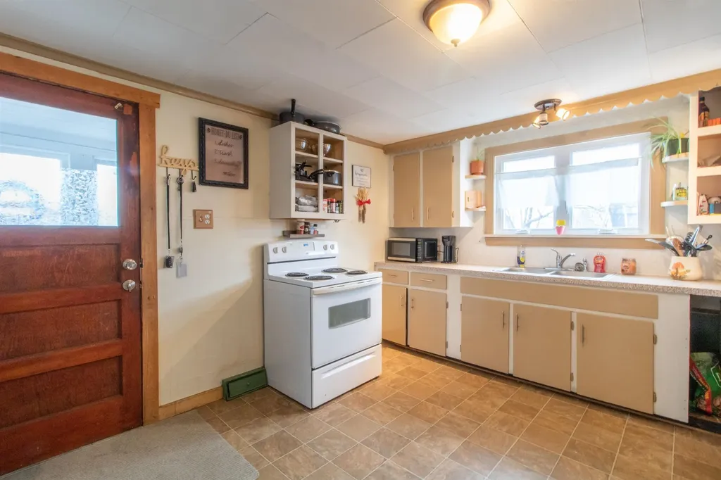 54 Kingsbury Avenue Derby VT 05830