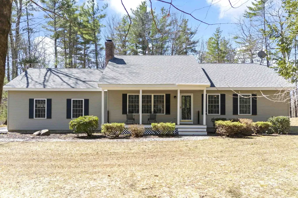 32 Stage Road Nottingham NH 03290