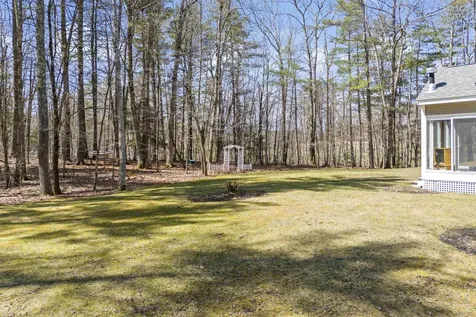 32 Stage Road Nottingham NH 03290