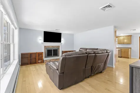 32 Stage Road Nottingham NH 03290