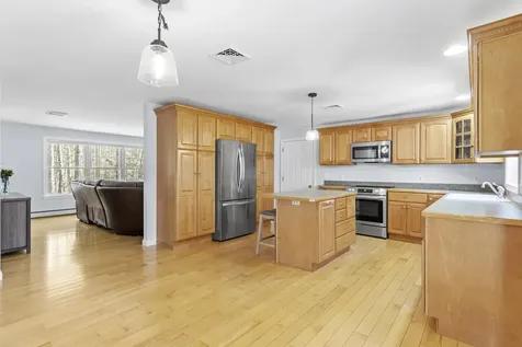 32 Stage Road Nottingham NH 03290