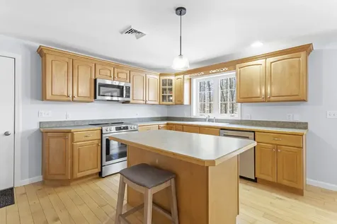 32 Stage Road Nottingham NH 03290