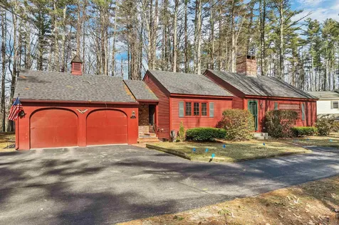 4 Dove Street Wolfeboro NH 03894