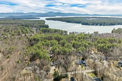 4 Dove Street Wolfeboro NH 03894