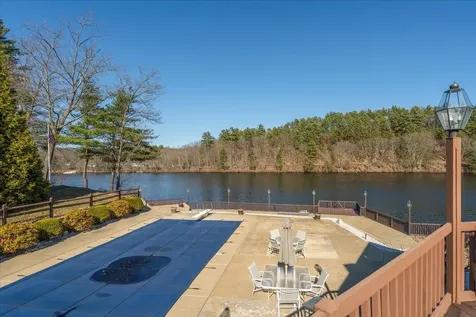 7 Meadowcrest Road Hooksett NH 03106