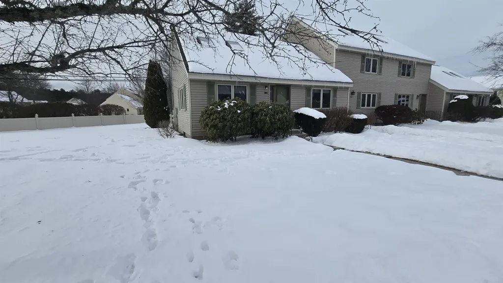 2 Eastmeadow Way Manchester NH 03109