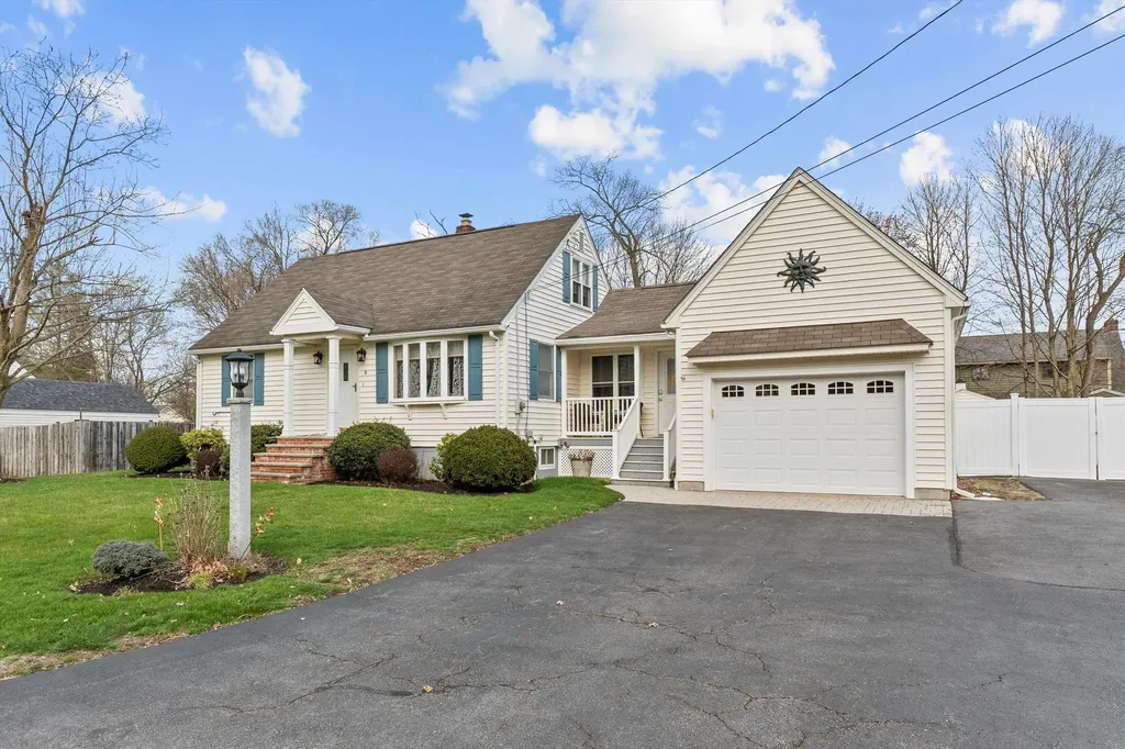 9 Maclarnon Road Salem NH 03079