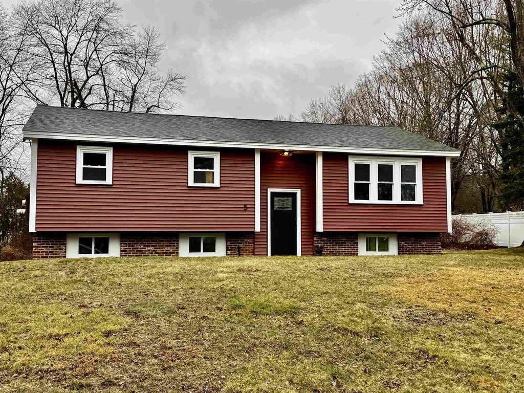 5 Circle Drive Hudson NH 03051