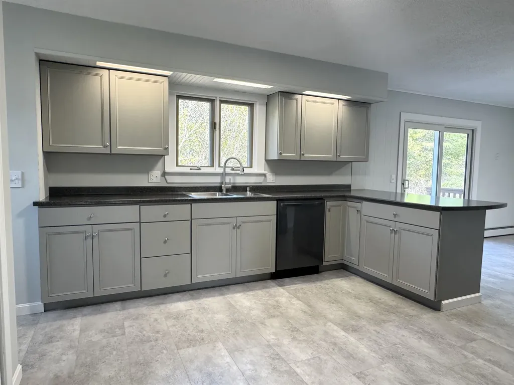 213 Scottsdale Road Newport City VT 05855