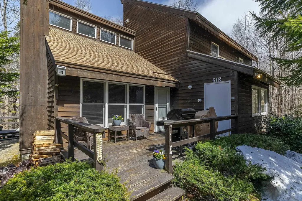 61 E Country Club Road Dover VT 05356-0527