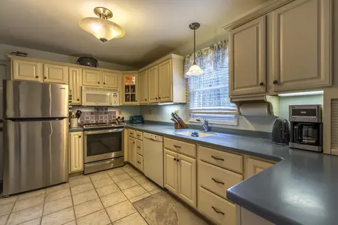 61 E Country Club Road Dover VT 05356-0527